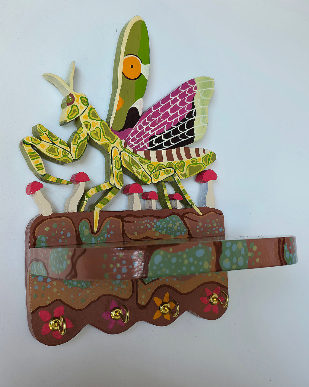 Praying mantis shelf + key hook