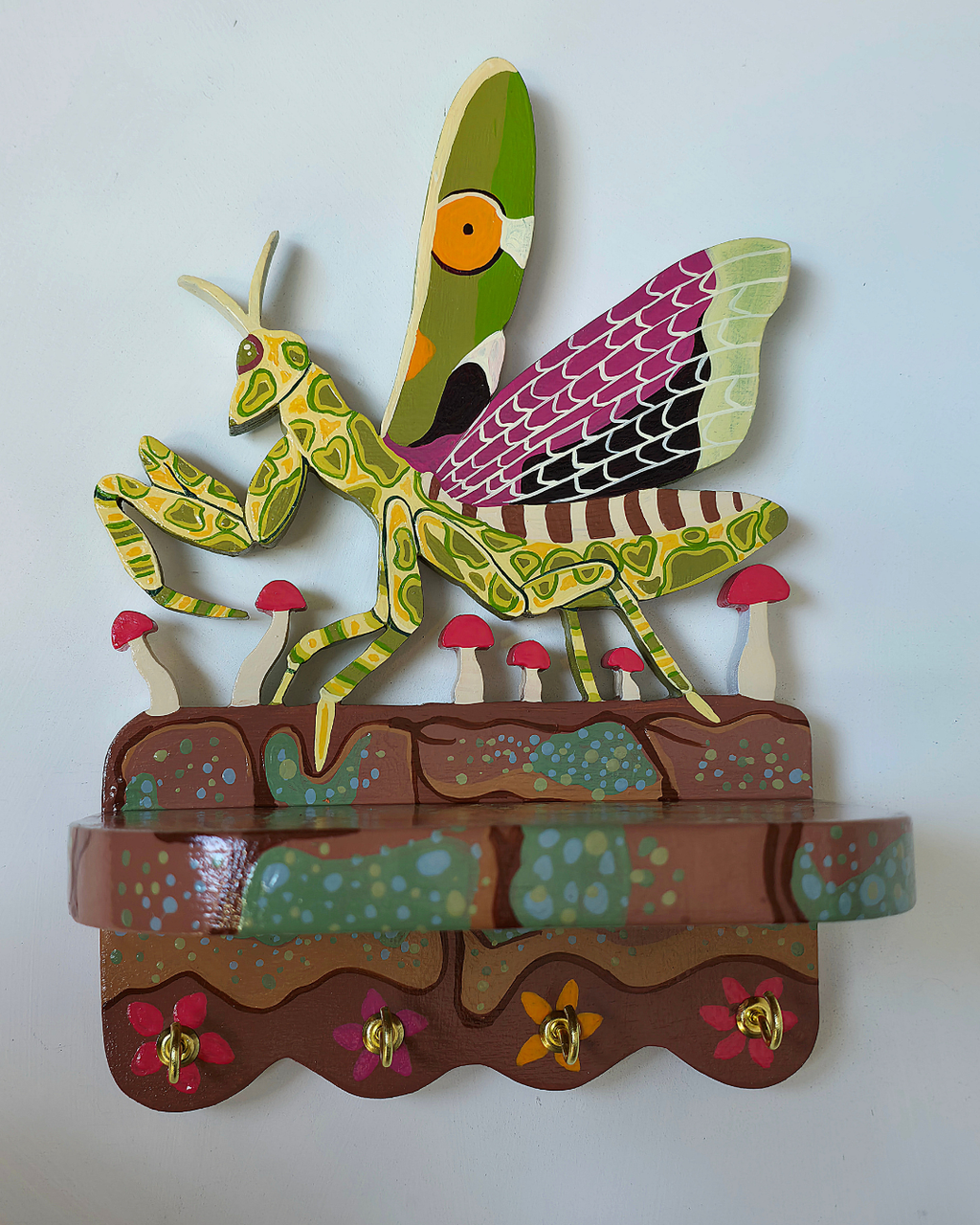 Praying mantis shelf + key hook