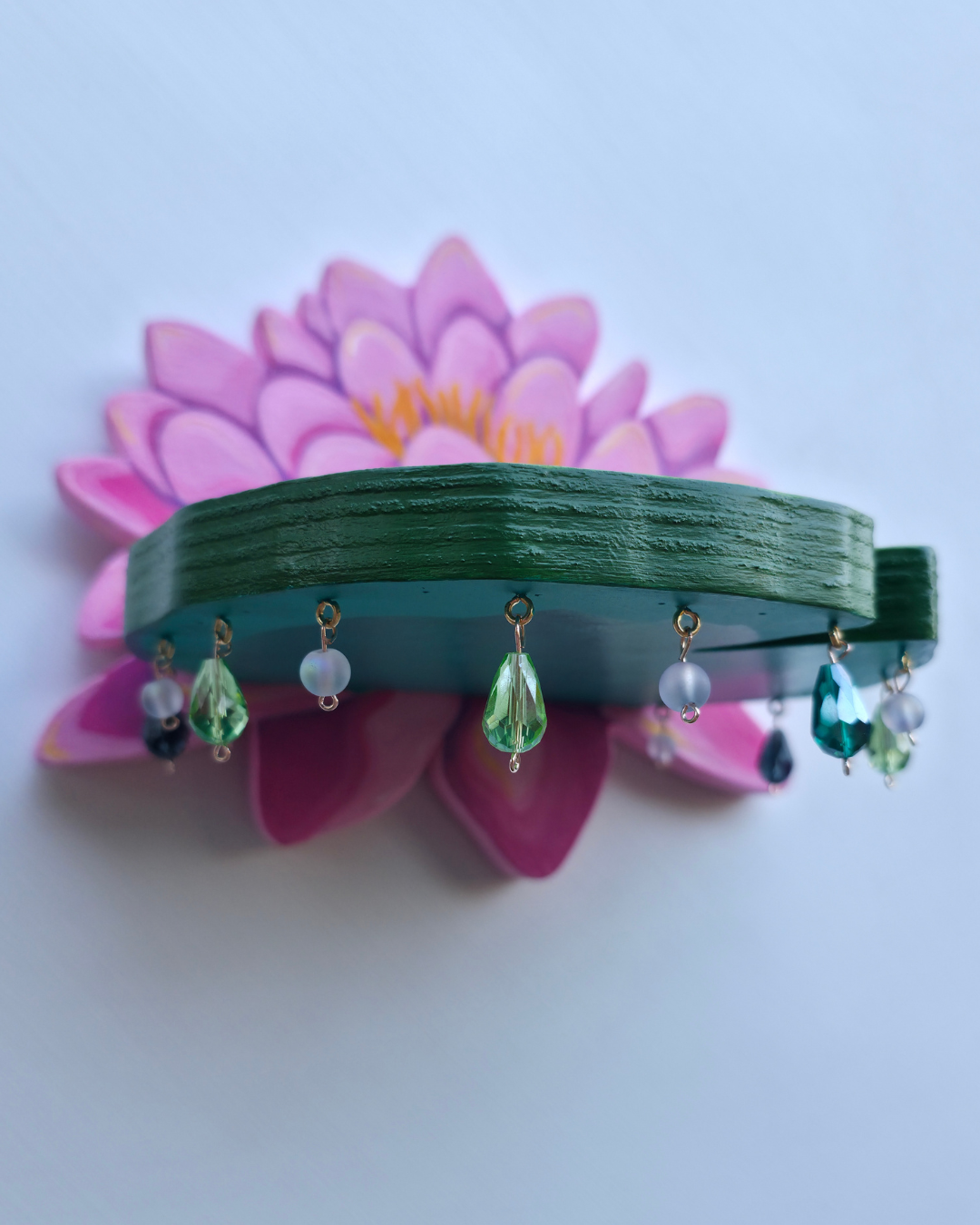 Lily pad trinket shelf